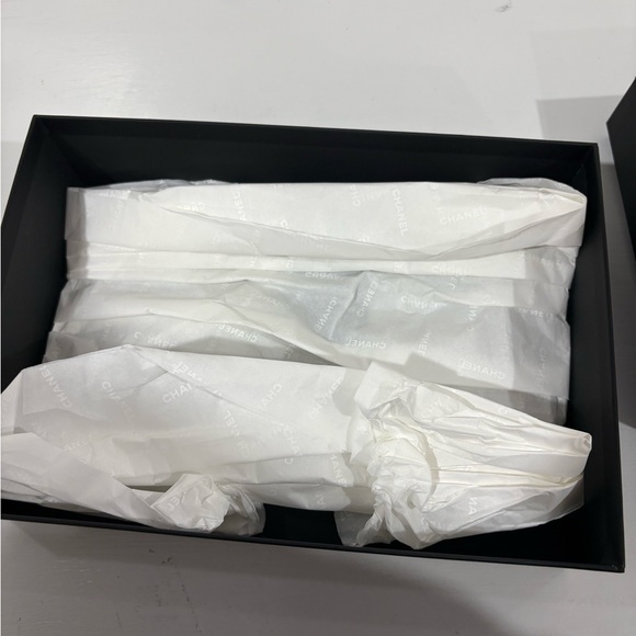 Empty CHANEL Black Gift Box Set - Picture 6 of 7